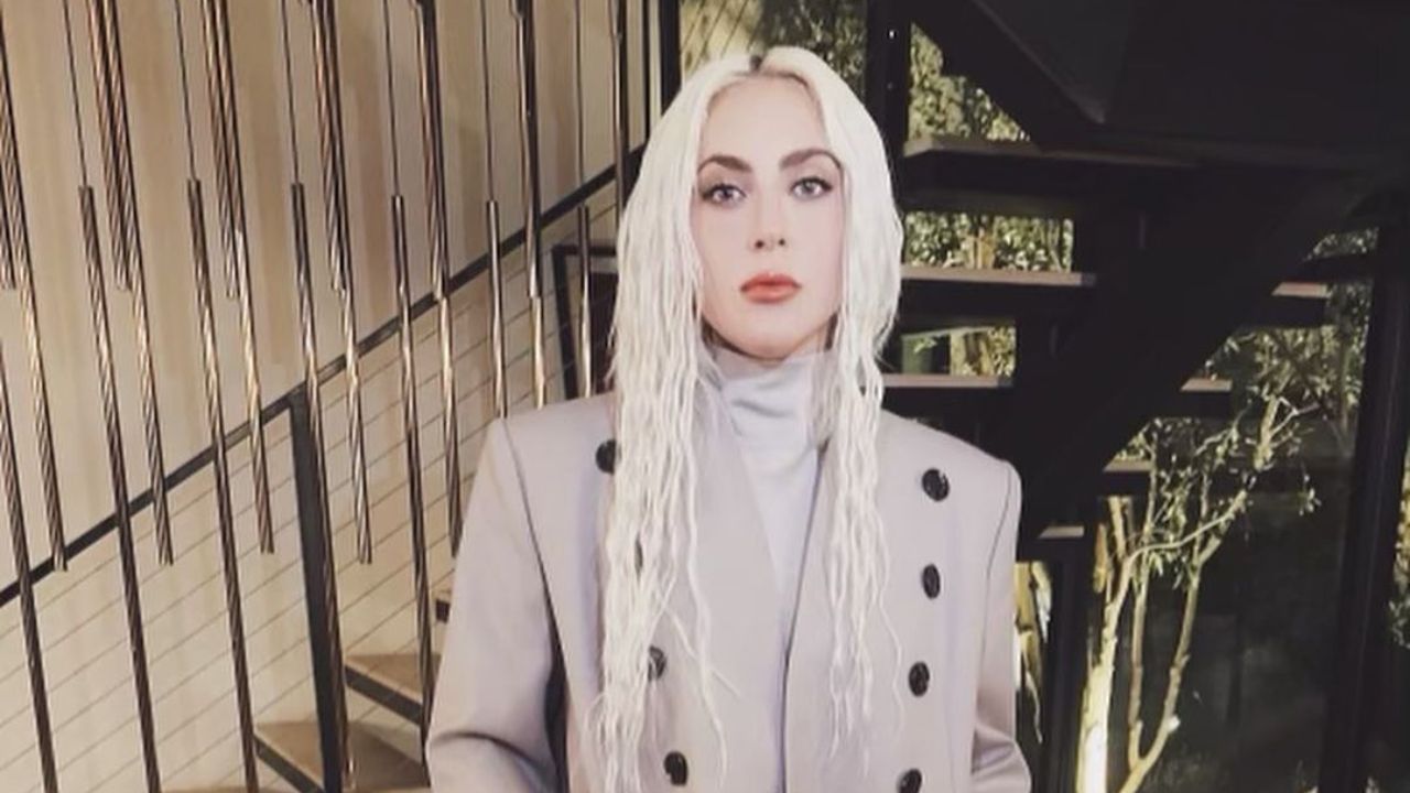 Fans have been debating whether or not Lady Gaga is a zionist. blurred-reality.com