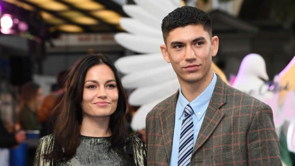 Archie Renaux’s Wife (Girlfriend): Meet His Child’s Mother, Annie, With Her Age & Instagram blurred-reality.com