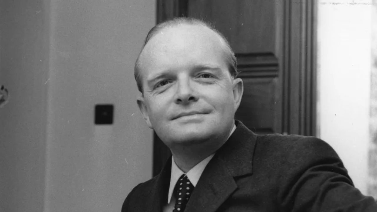 Tom Hollander's role in Feud is based on the real story of Truman Capote. blurred-reality.com