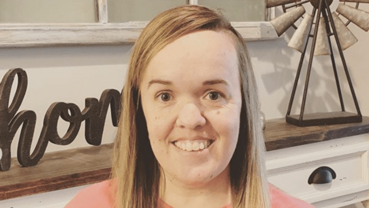 Amber Johnston | Wiki, Bio, 7 Little Johnstons, Instagram, Net Worth, Realtor, Weight Loss, Age, Parents, Brother