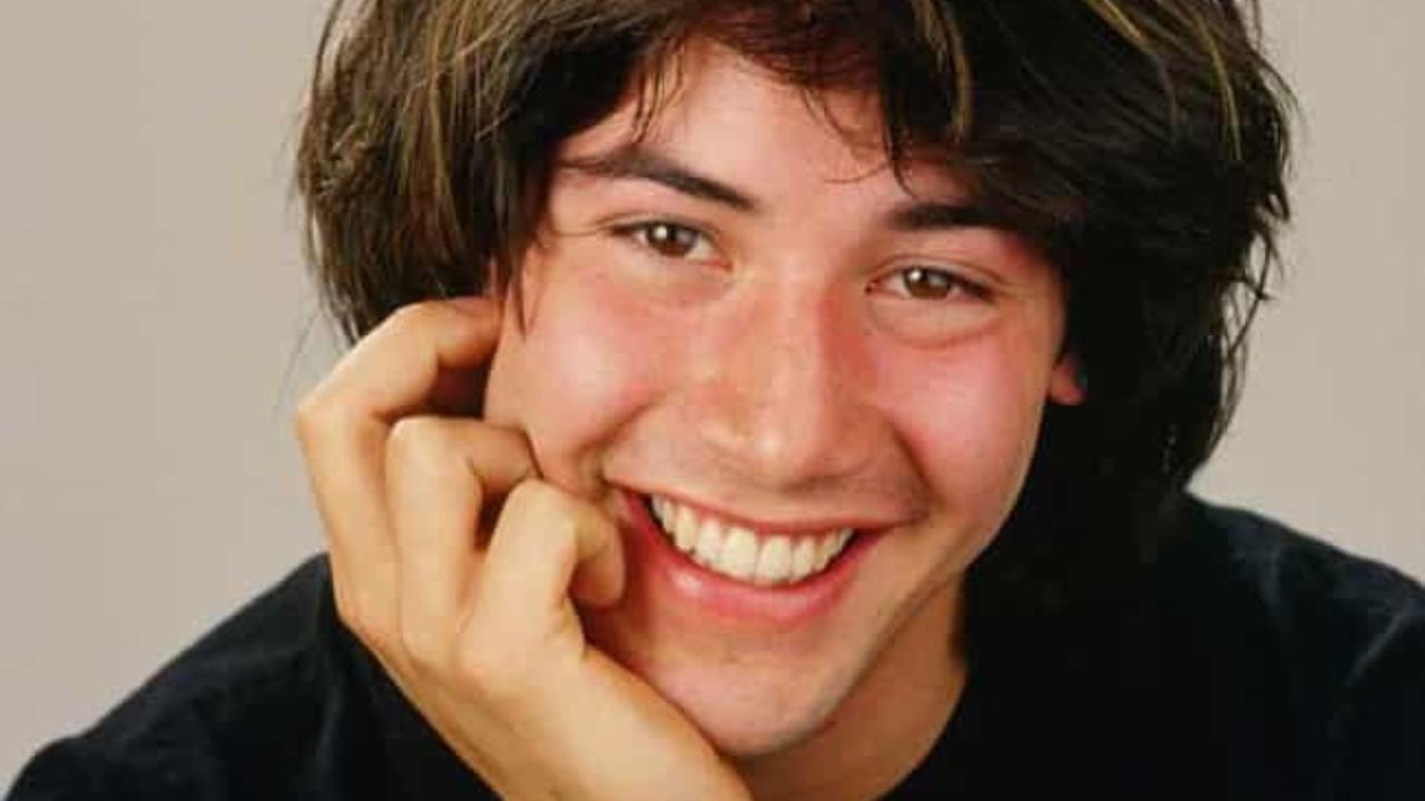 Keanu Reeves possibly had a nose job because his nose was slightly wider before.
