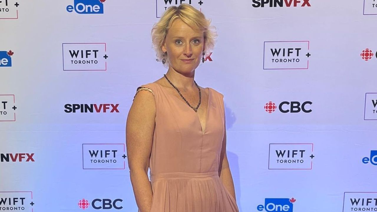 The Val Szalinsky actress, Sarah McVie, from Workin' Moms has been accused of receiving BBL.