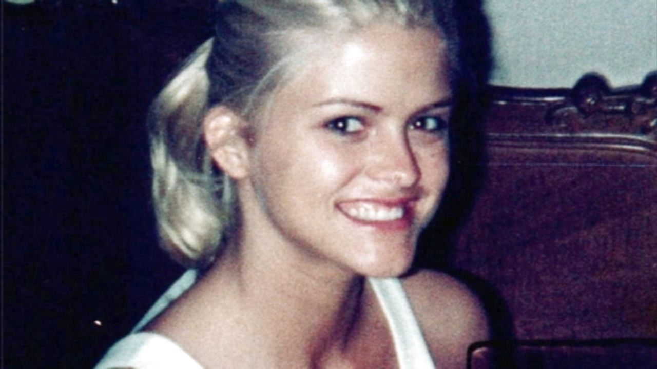 Anna Nicole Smith Before Fame: How Was Her Younger Life Like?