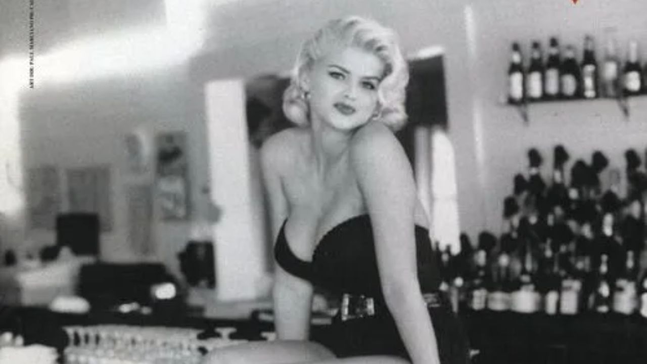 Anna Nicole Smith modeling for Guess.