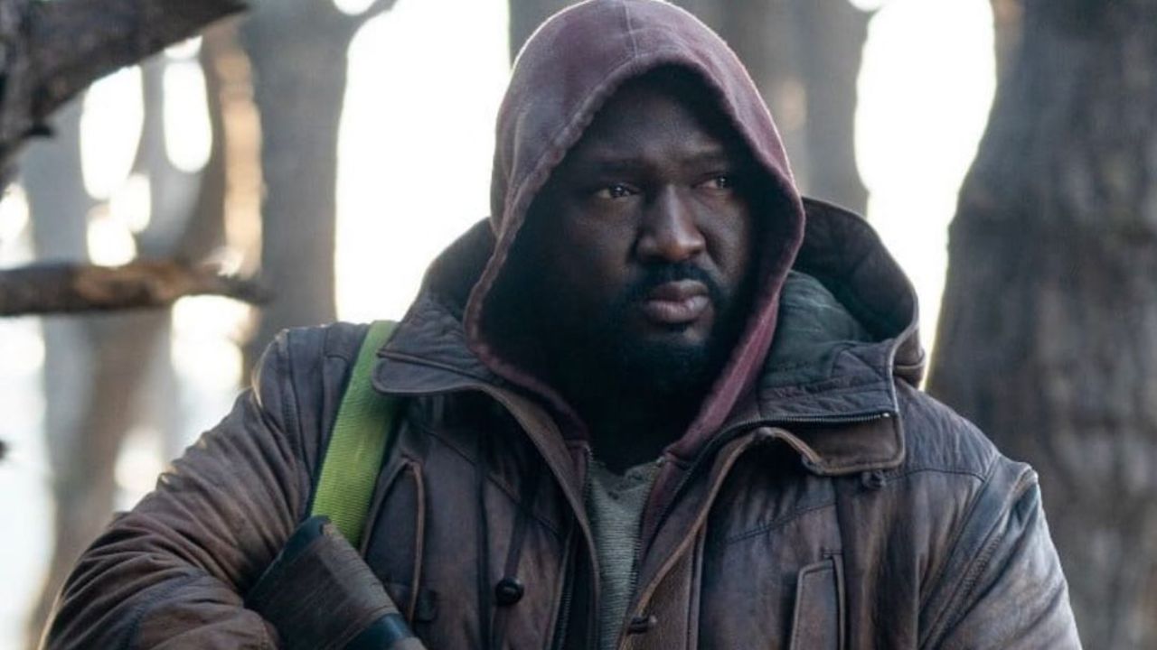 Nonso Anozie, who stands at a height of 6' 6'', weighs around 127 kg (280 pounds).