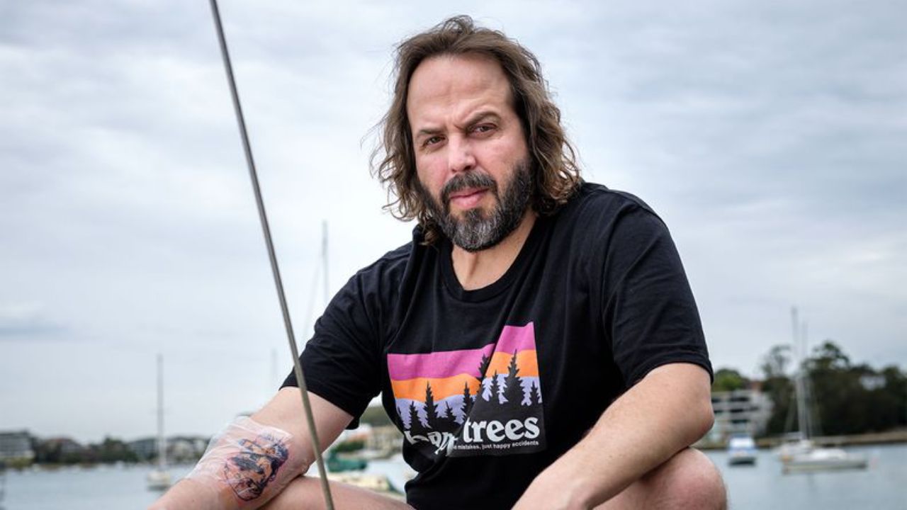 Angus Sampson is also a writer & director. blurred-reality.com