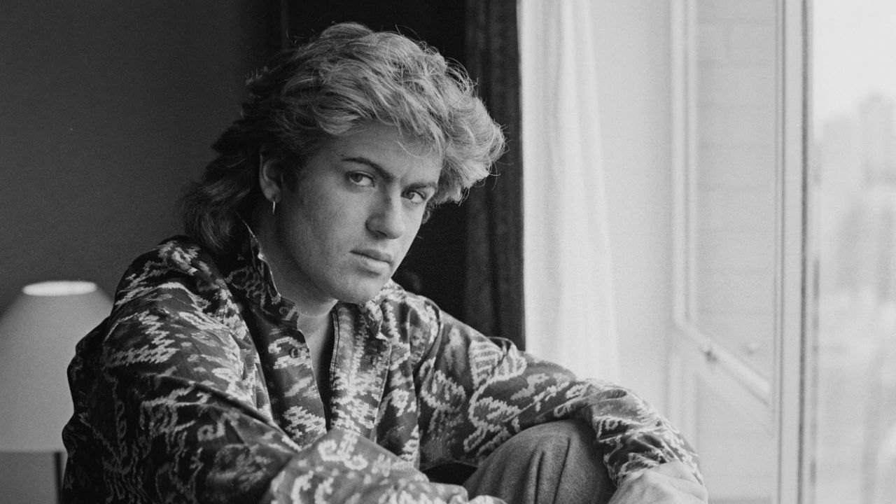 George Michael never stated anything about receiving plastic surgery. blurred-reality.com