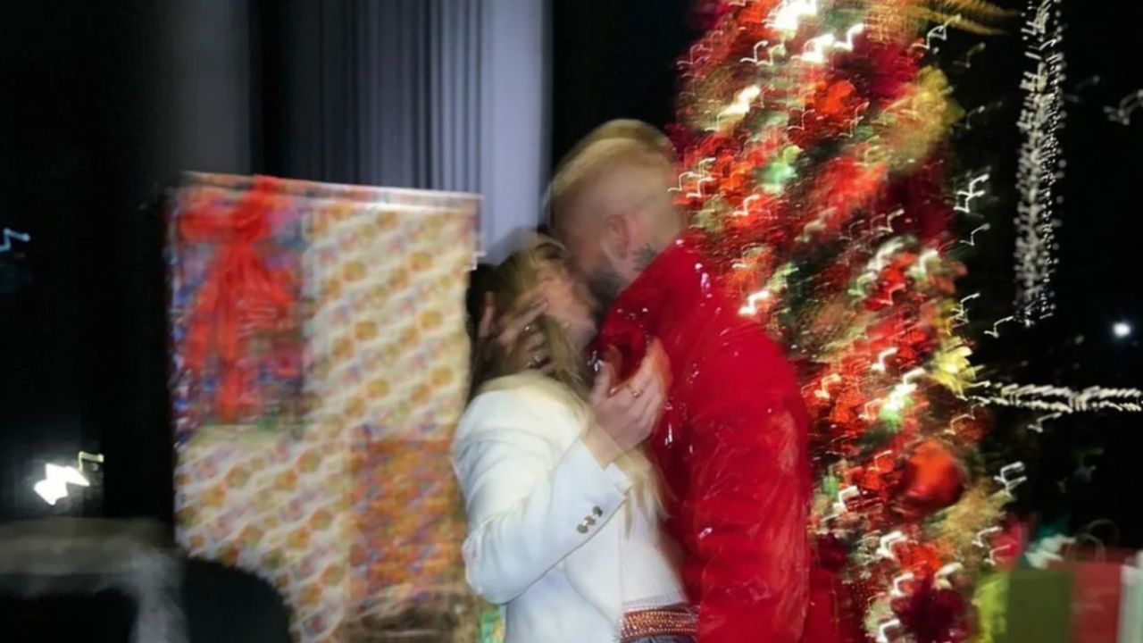 Maluma went official with Susana Gomez on December 2021. blurred-reality.com