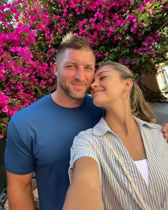 Fans believe Tim Tebow's wife, Demi-Leigh, is pregnant. blurred-reality.com