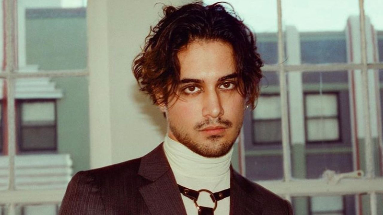 Avan Jogia Wife Name: Married to Elizabeth Gillies or Single? Split or Still Together With Cleopatra Coleman? blurred-reality.com