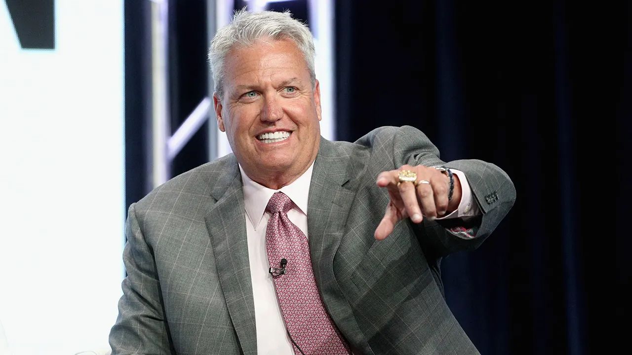 Rex Ryan openly admits to whitening his teeth. blurred-reality.com