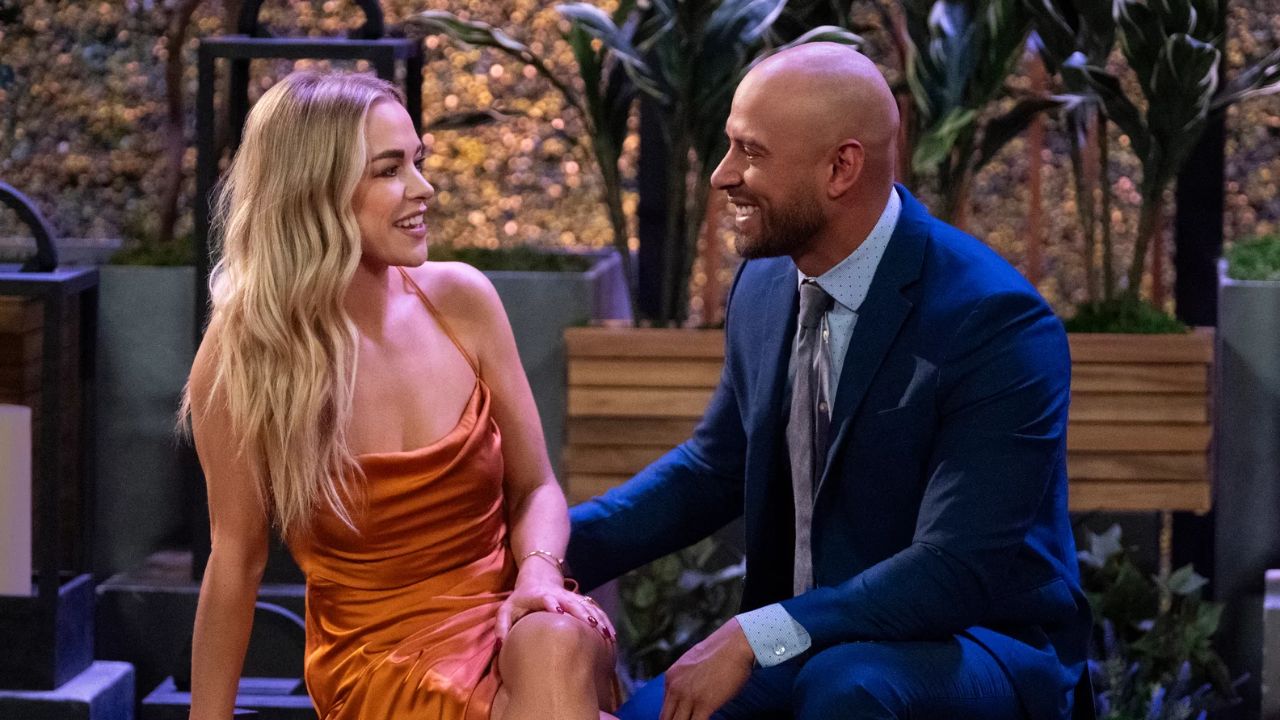 Stacy called off their wedding at the altar even though Izzy was all set to tie the knot. blurred-reality.com