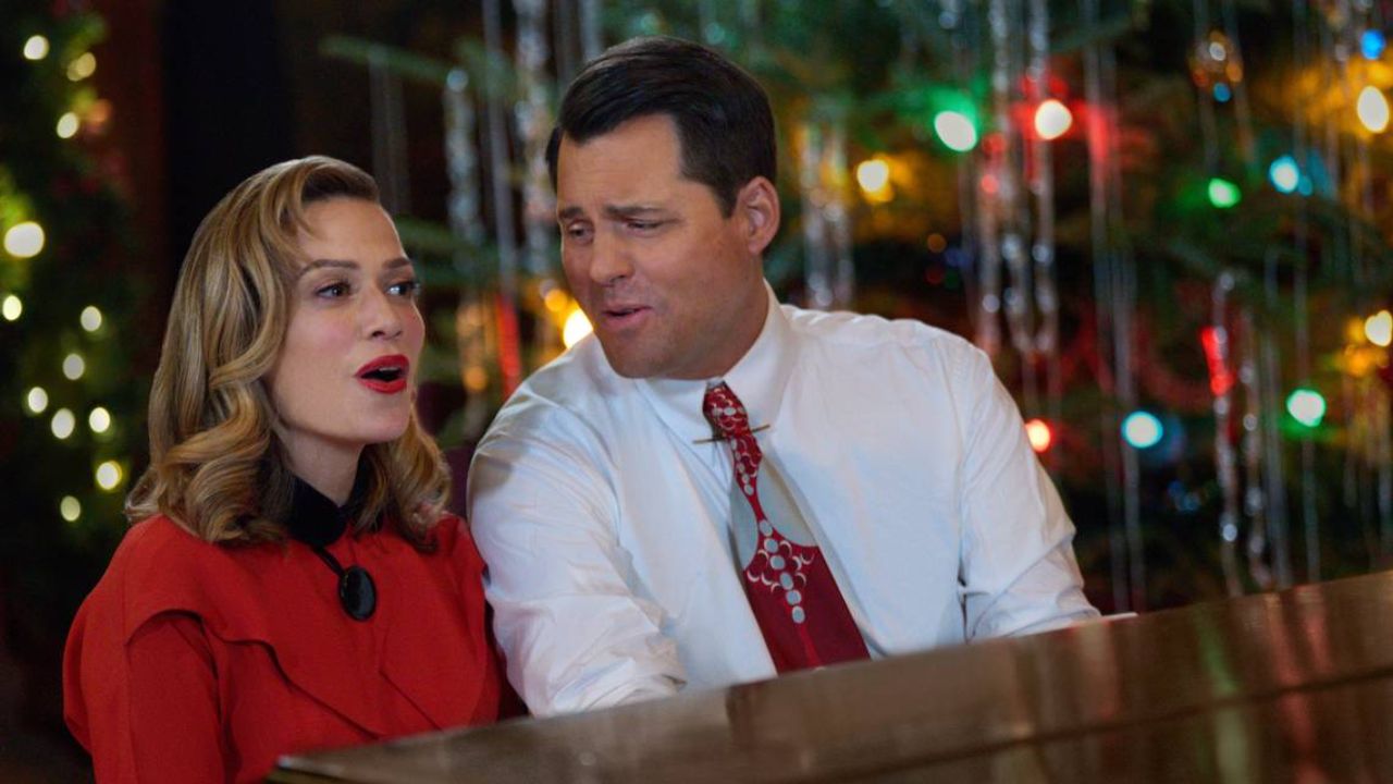 A Biltmore Christmas stars Kristoffer Polaha and Bethany Joy Lenz as lead characters. blurred-reality.com