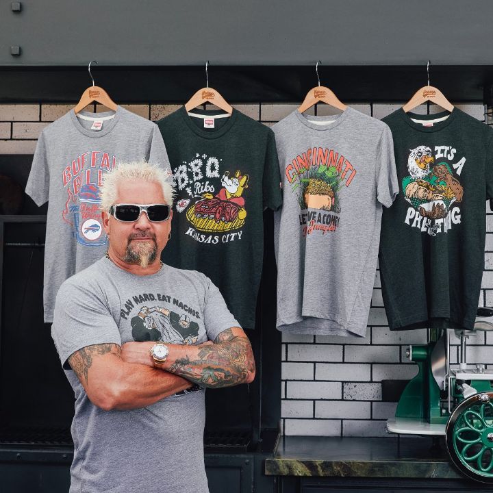 Guy Fieri has never shared his political beliefs. blurred-reality.com