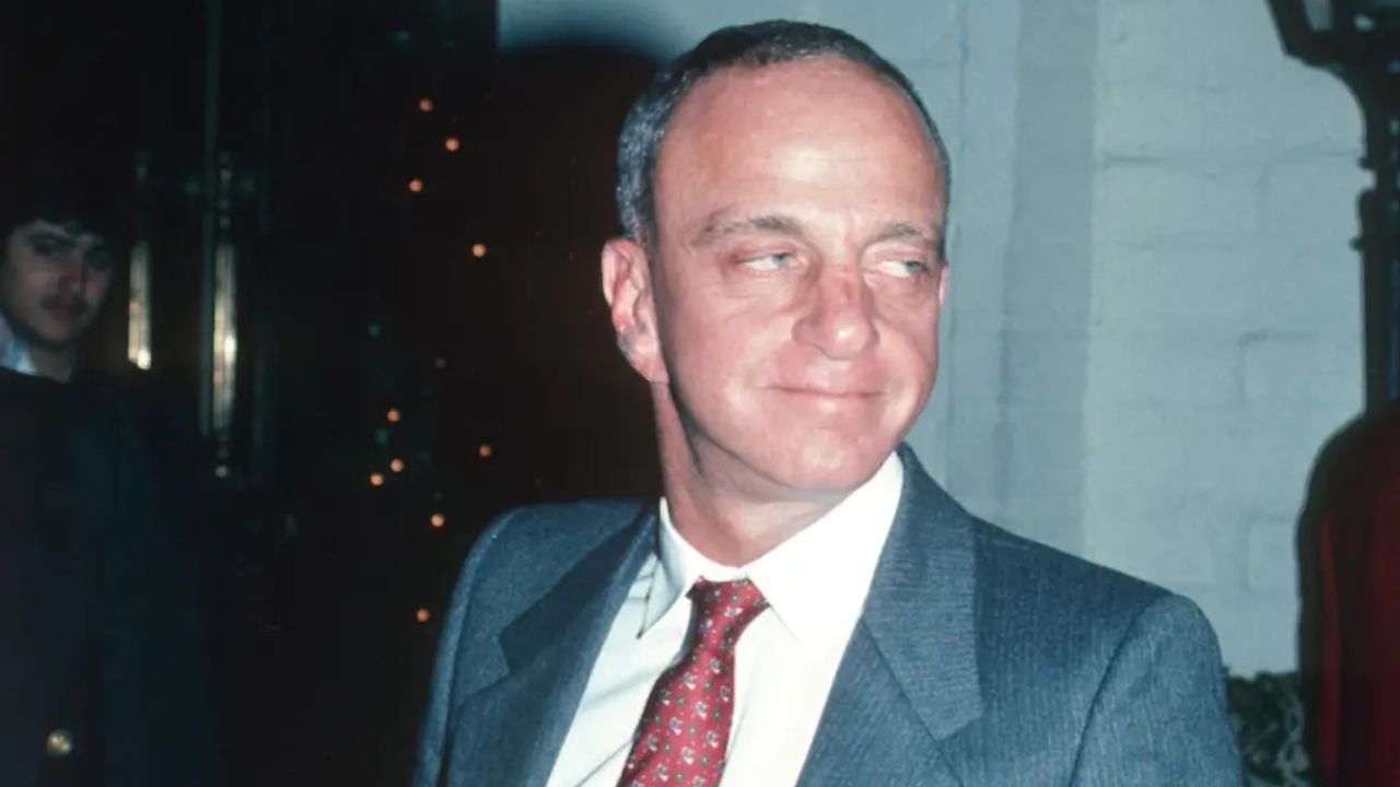 AIDS was the reason behind Roy Cohn's death. blurred-reality.com