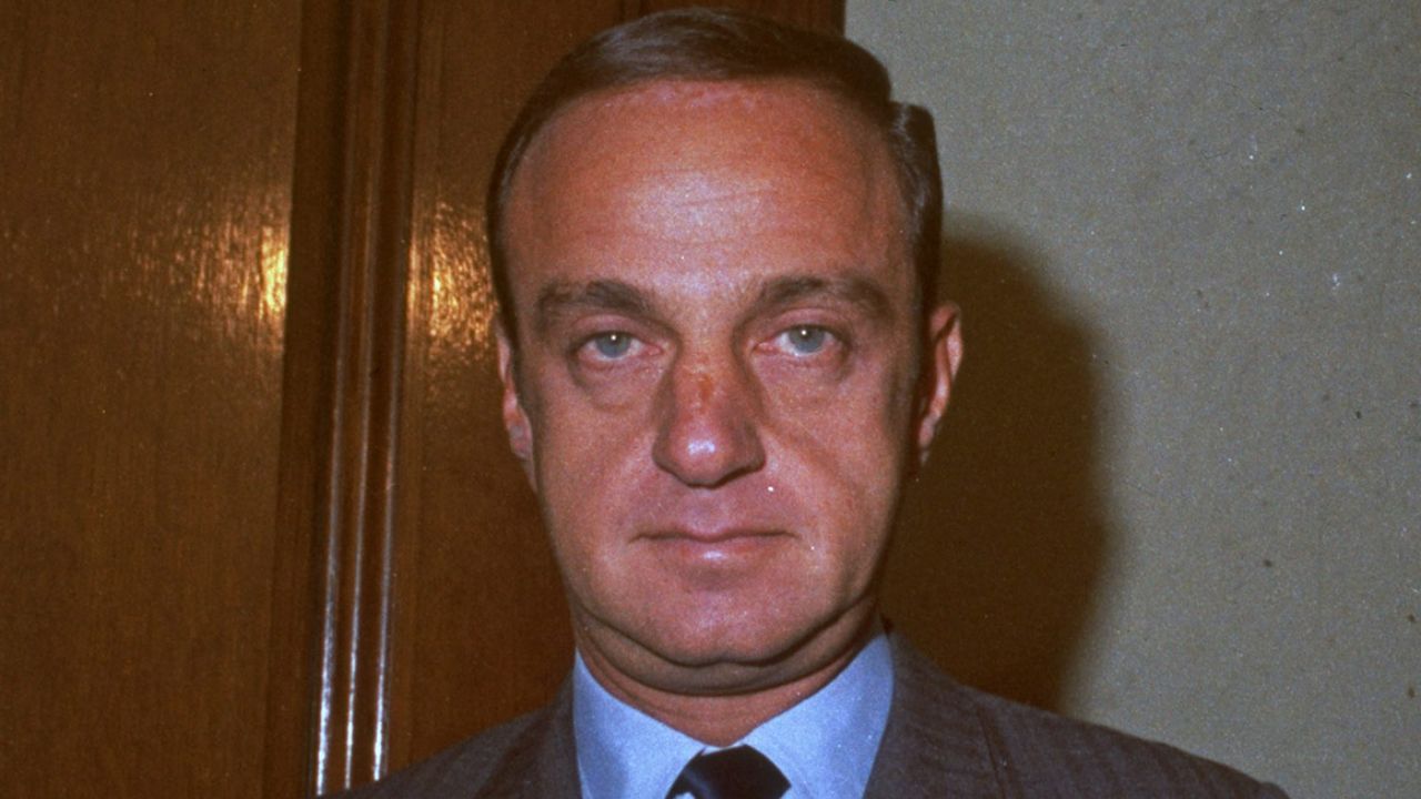Roy Cohn got a huge scar on his nose after receiving multiple nose jobs. blurred-reality.com