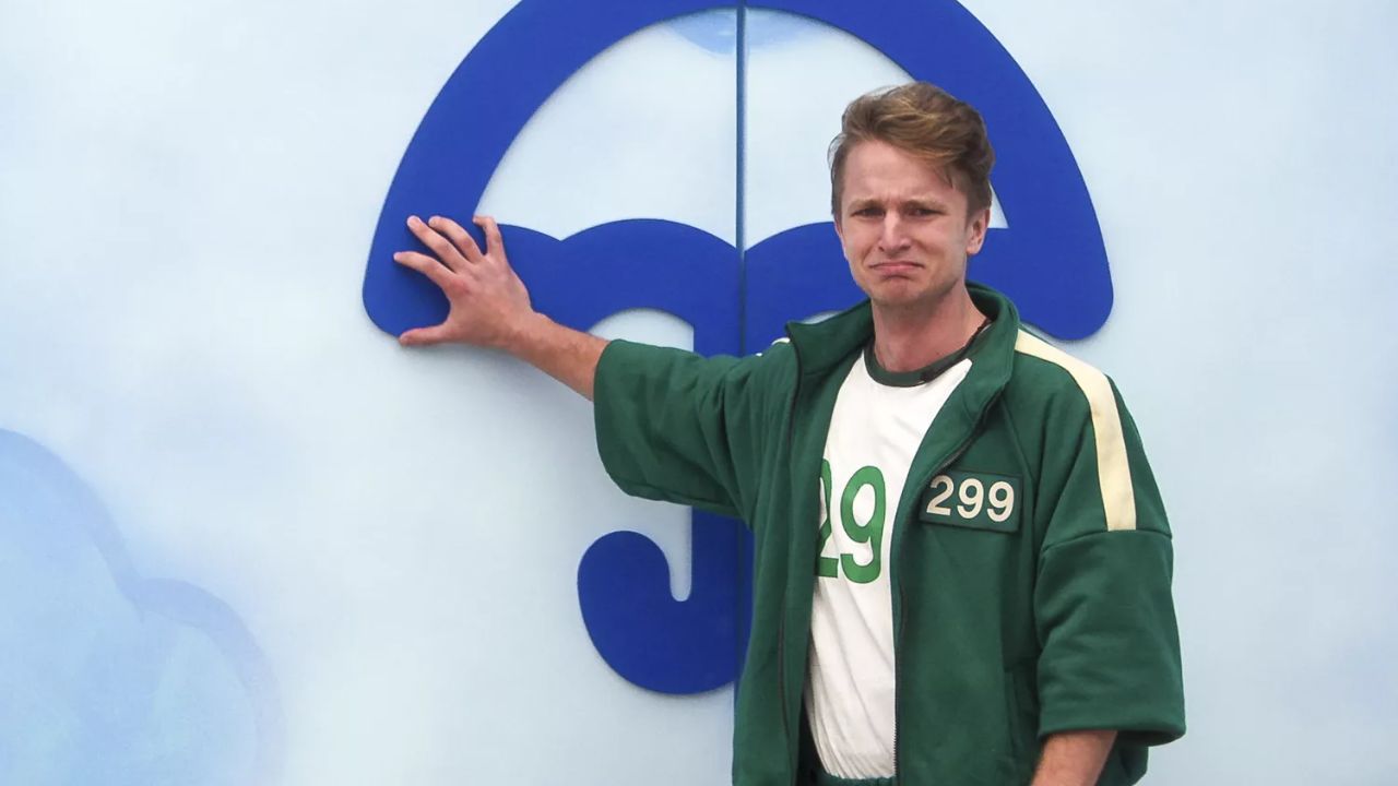 Spencer Hawkins appears as contestant no. 299 in Squid Game: The Challenge. blurred-reality.com