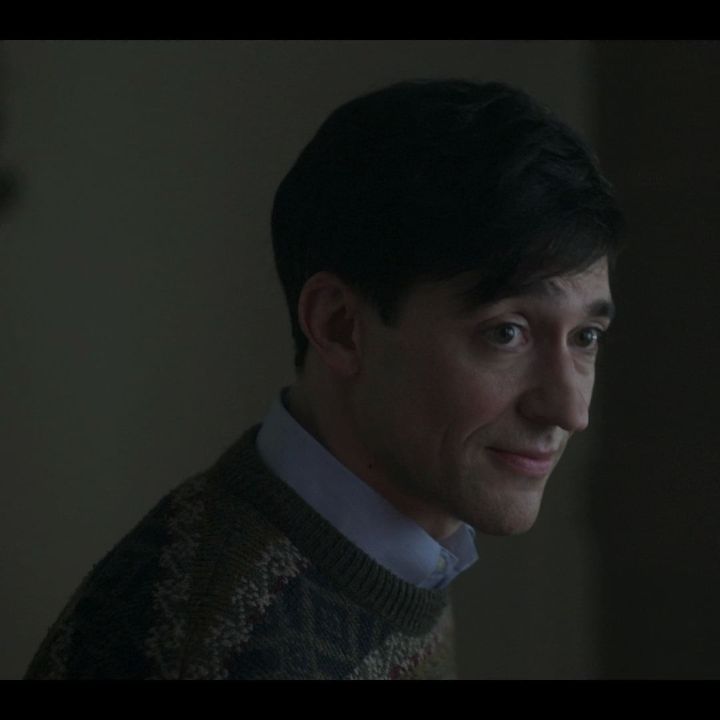 Actor Blake Ritson as Dr. Gailey in The Crown. blurred-reality.com