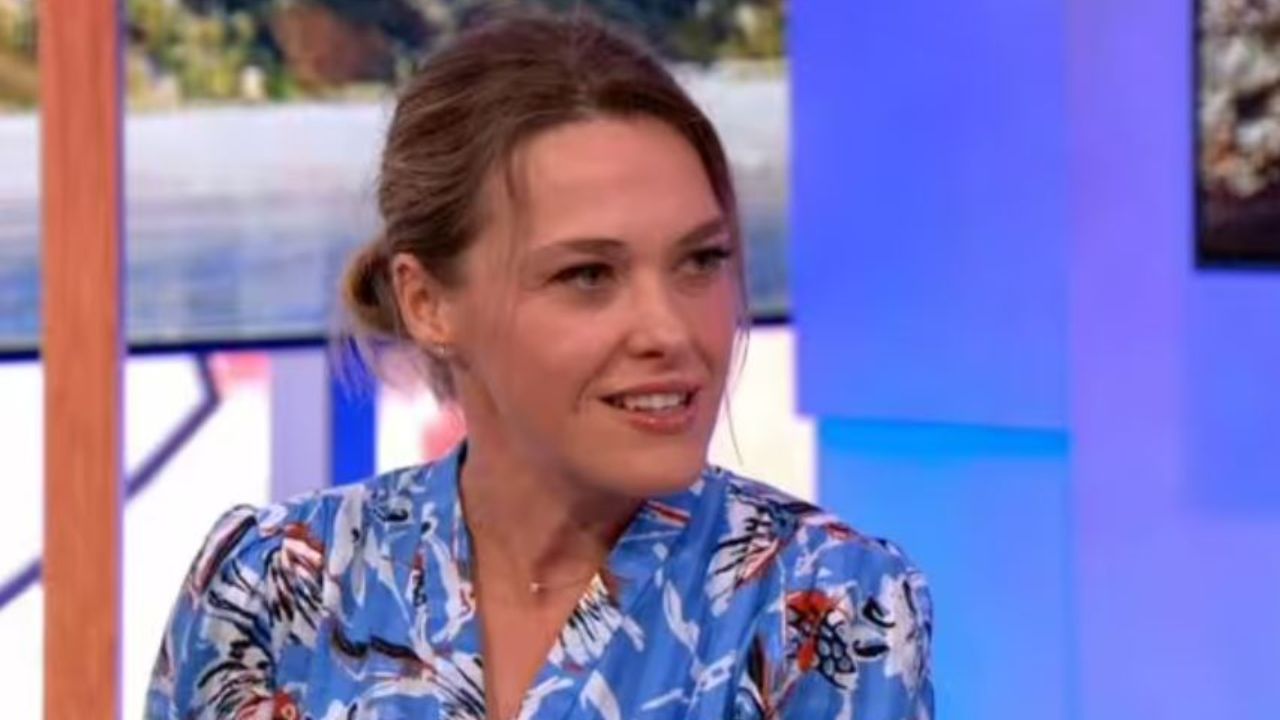 Sally Bretton isn't suffering from any illness. blurred-reality.com