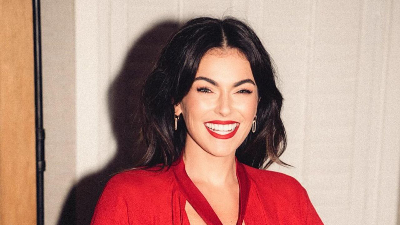 Serinda Swan does not have a boyfriend in 2023. blurred-reality.com