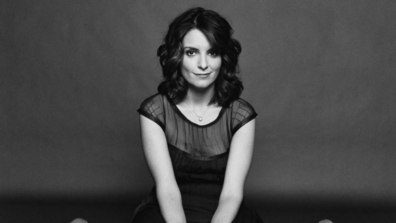 Tina Fey's scar on her face, which she got when she was 5 years old, is visible to this date. blurred-reality.com