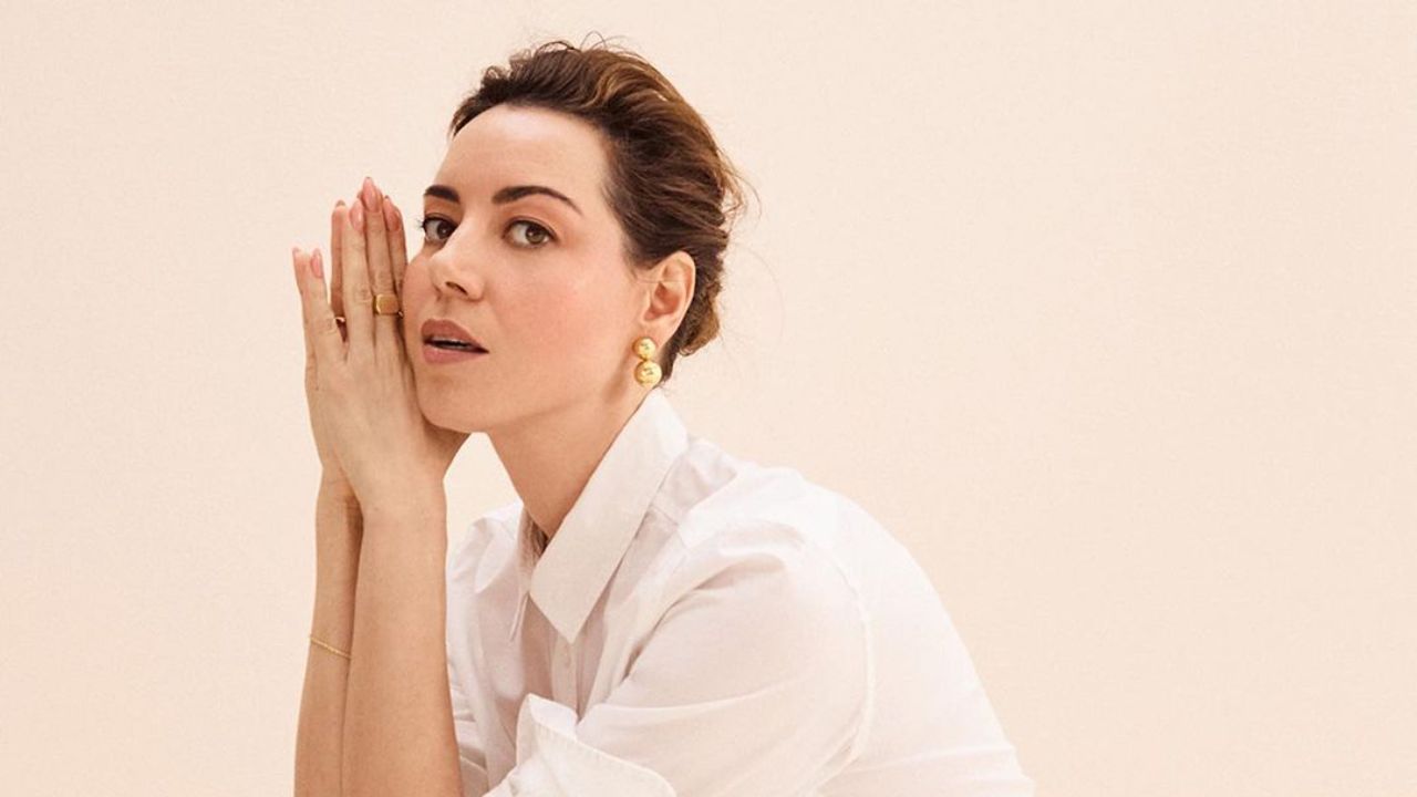 Aubrey Plaza was raised in a Catholic environment. blurred-reality.com