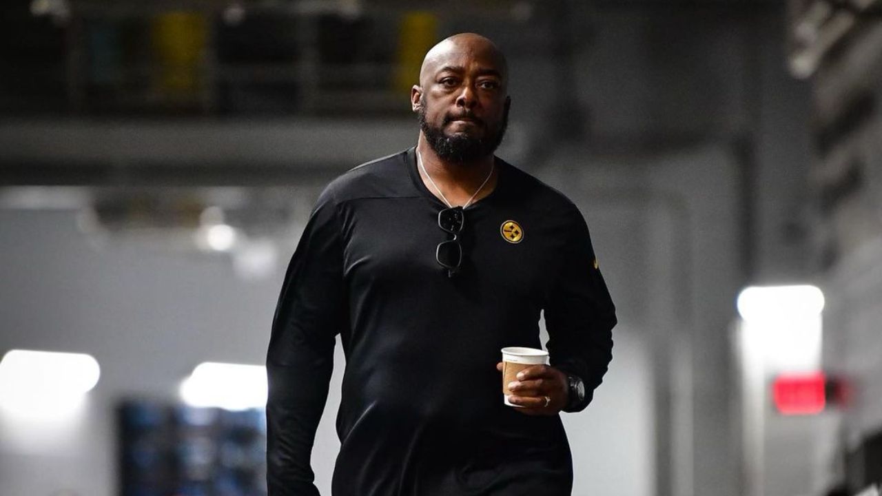 Mike Tomlin does not appear to have any kind of sickness. blurred-reality.com