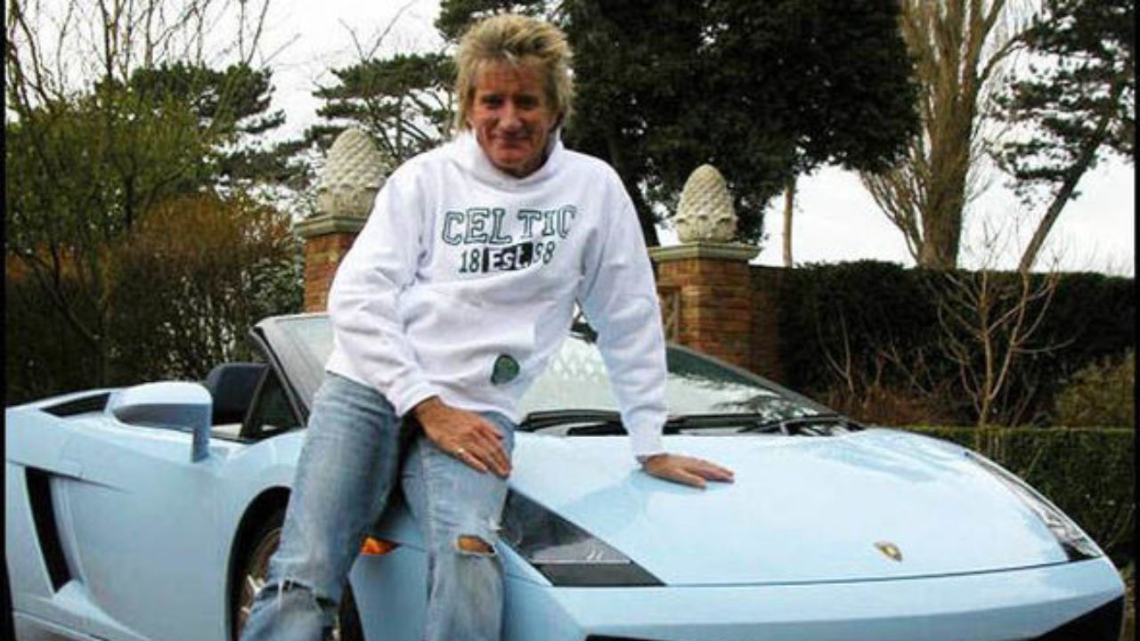 Rod Stewart has 8 children from all of his relationships. blurred-reality.com