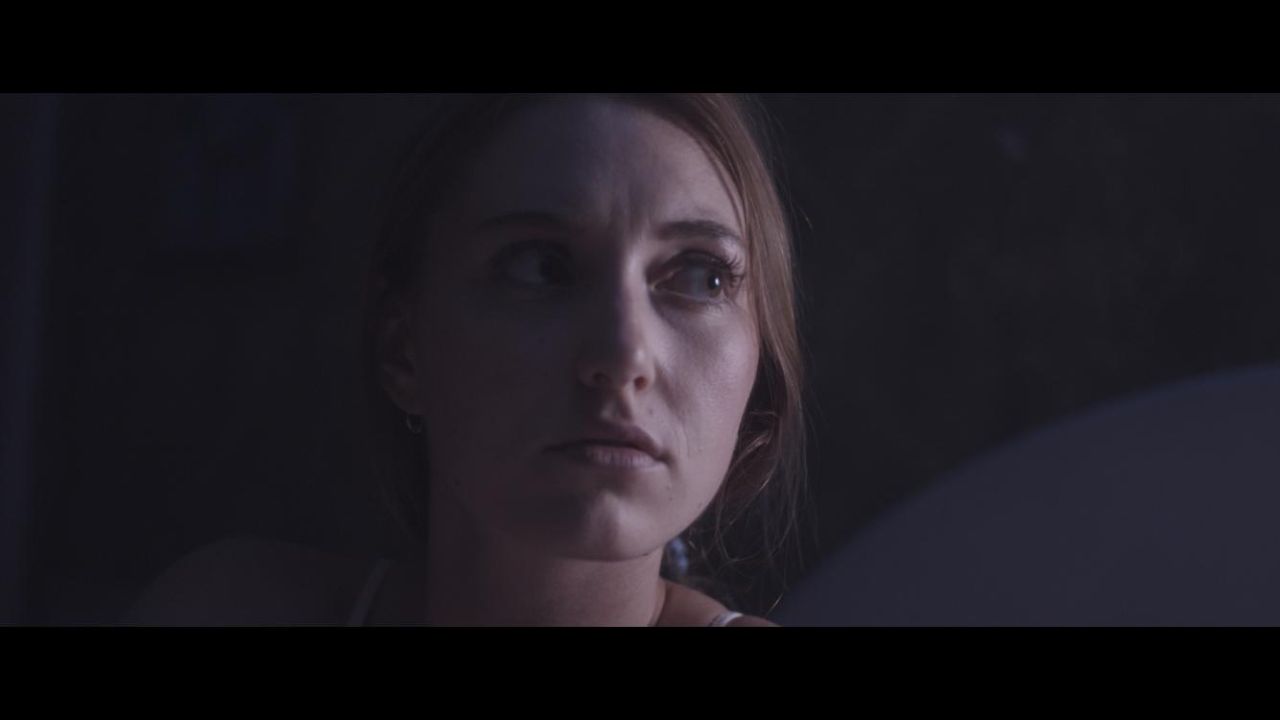 Sarah Sawyer plays Jake Adelstein's sister who has a mental illness on Tokyo Vice. blurred-reality.com