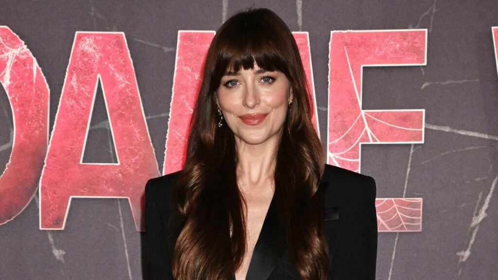 How Did Dakota Johnson Get Scars on Her Breasts? blurred-reality.com