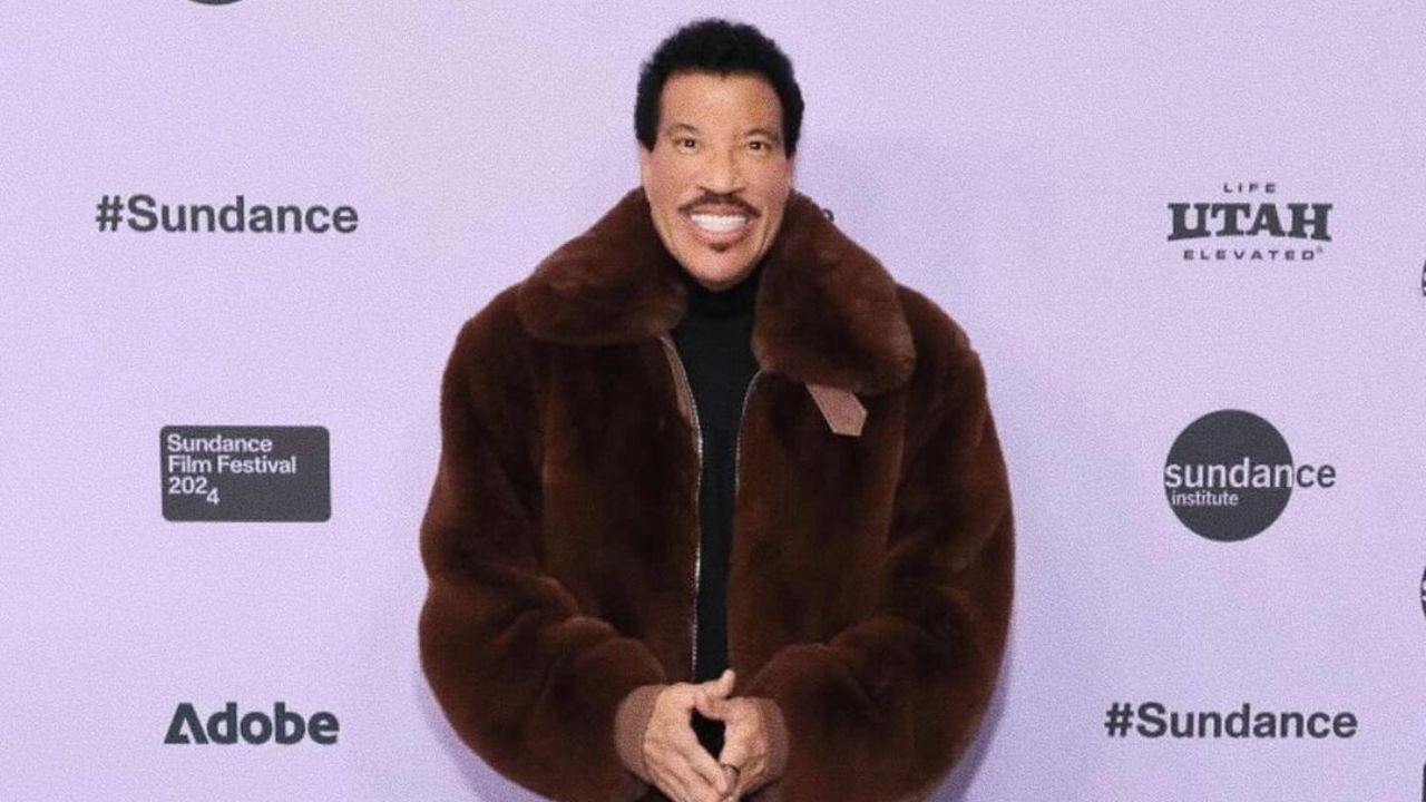 Fans believe Lionel Richie receives Botox to avoid aging. blurred-reality.com