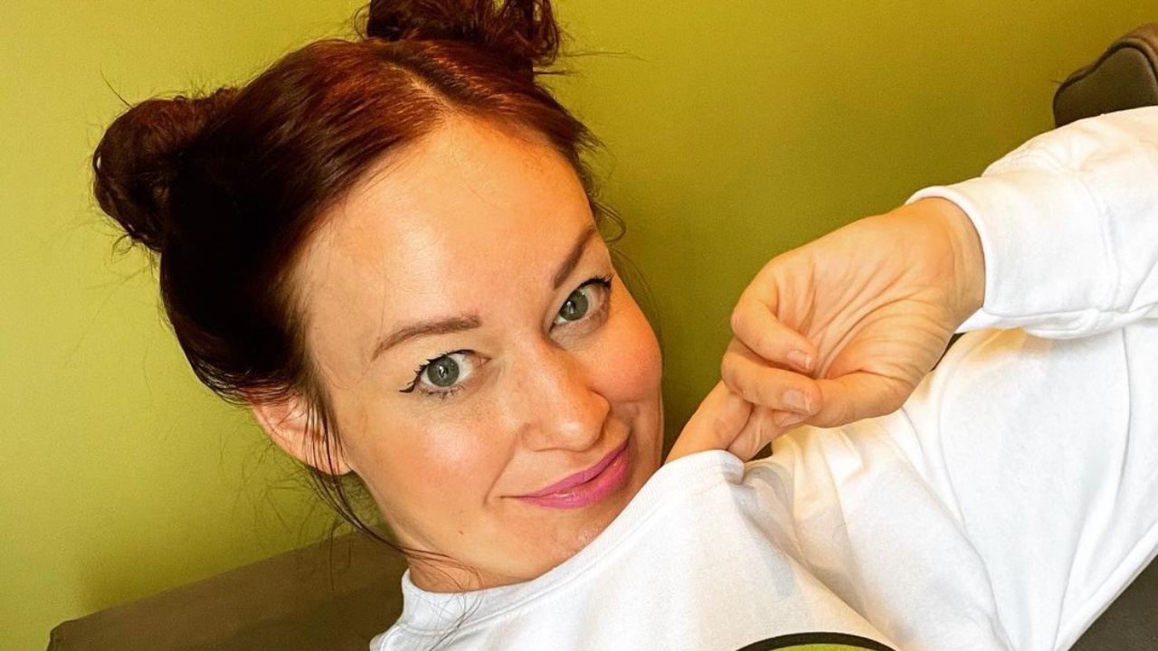 Mamrie Hart Hosts Tiny Food Fight on Discovery Plus