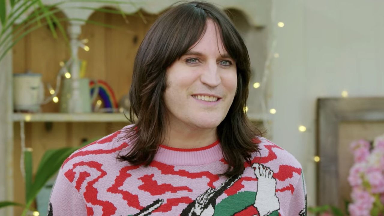 Is Noel Fielding on The Great British Baking Show Holidays 2021?