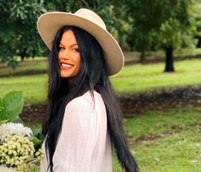 elle watson byron baes