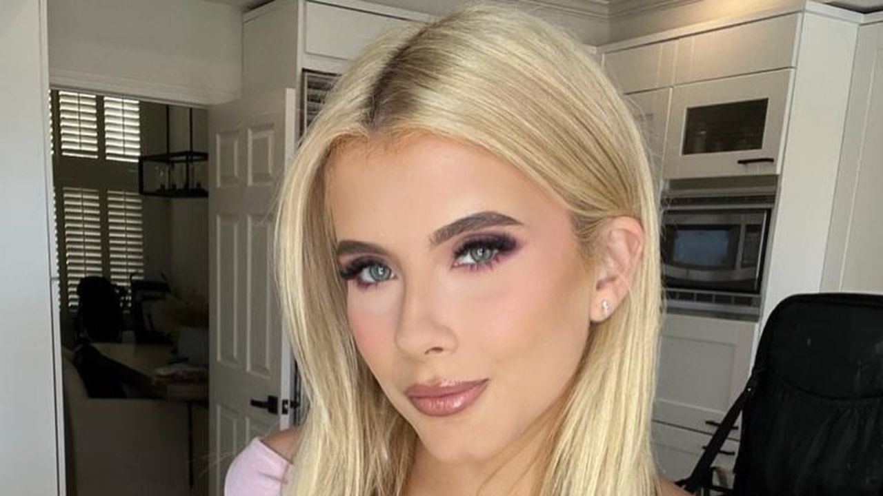Alexandra Rose From Selling The OC Age Instagram LinkedIn More 