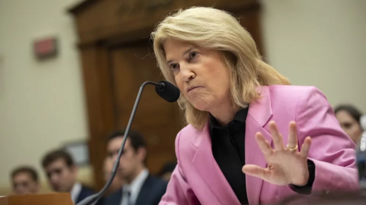 Greta Van Susteren started her TV career as a legal commentator for CNN. blurred-reality.com