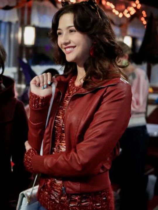 Katie Findlay as Maggie Landers in The Carrie Diaries. blurred-reality.com