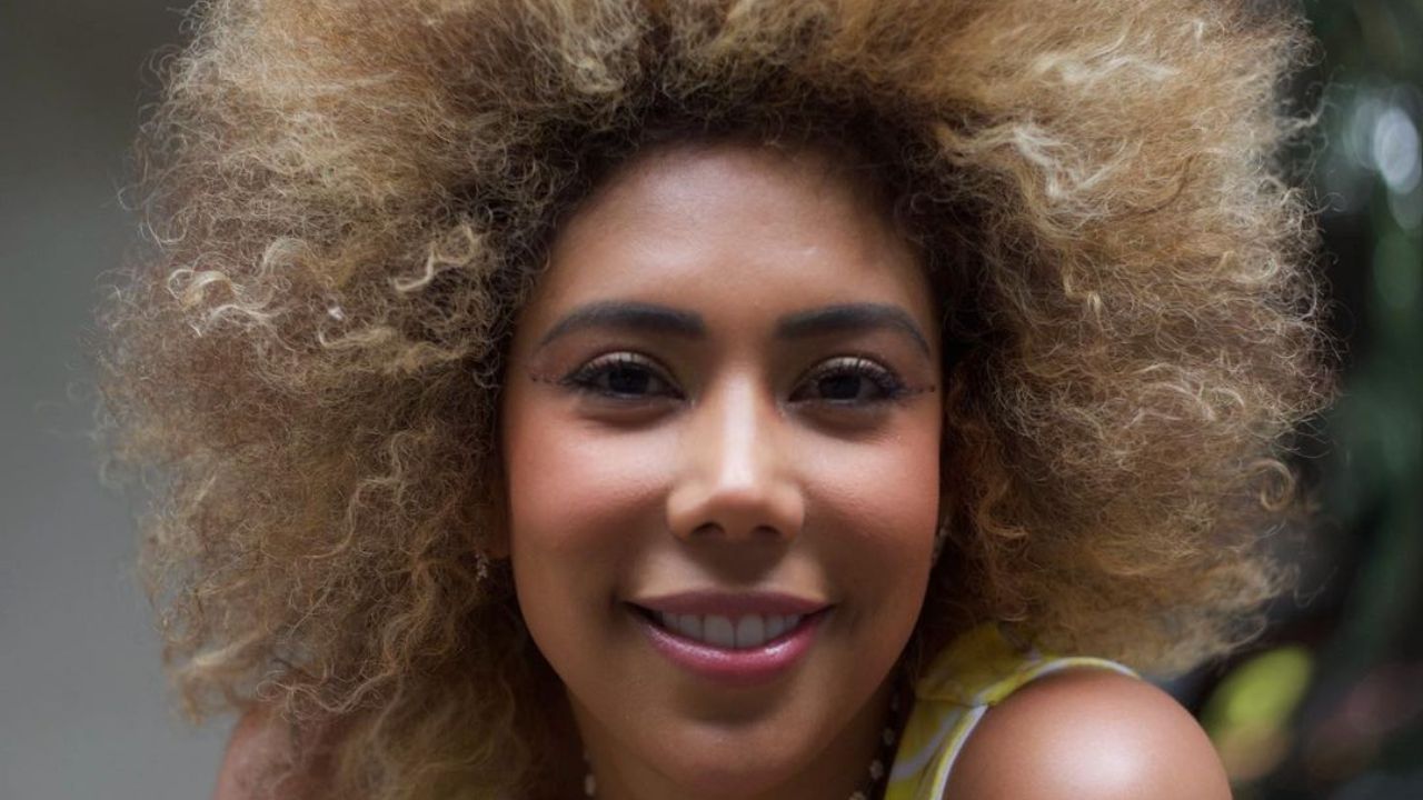 anahi izali la casa de los famosos telemundo