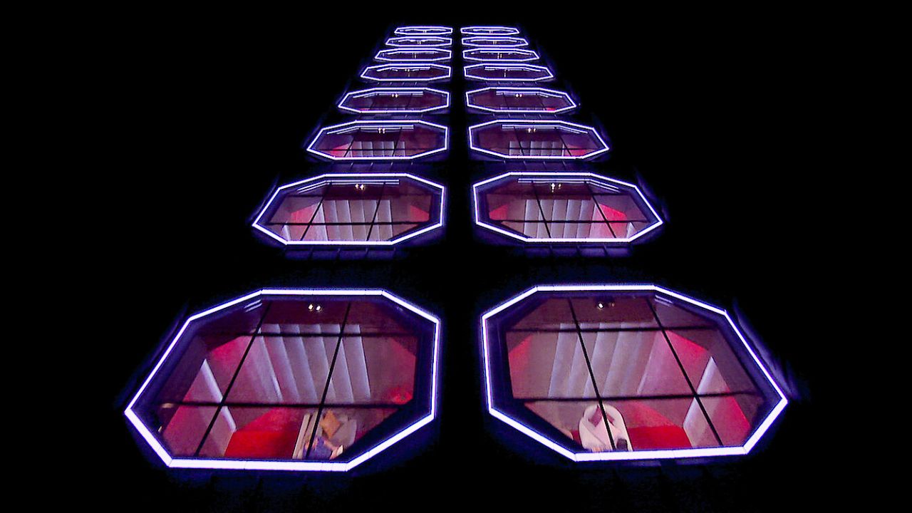 how long are they in the pods love is blind