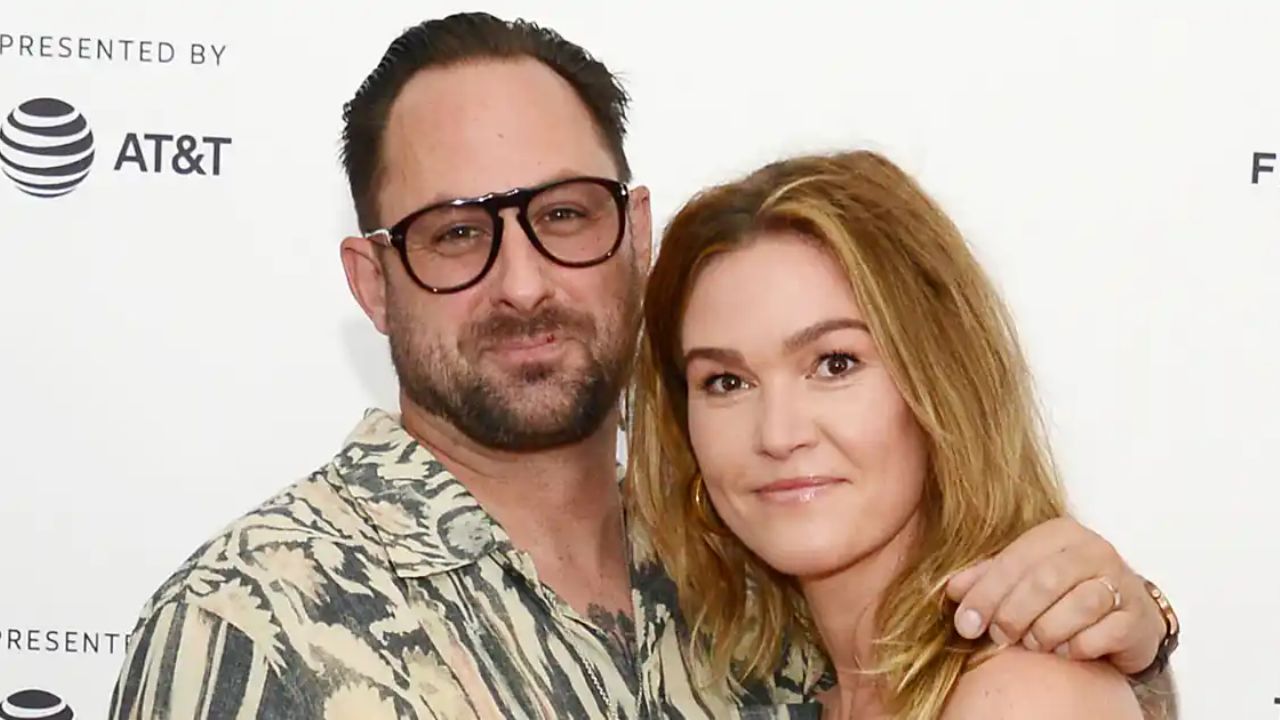 julia stiles reveals surprise baby no 3 1
